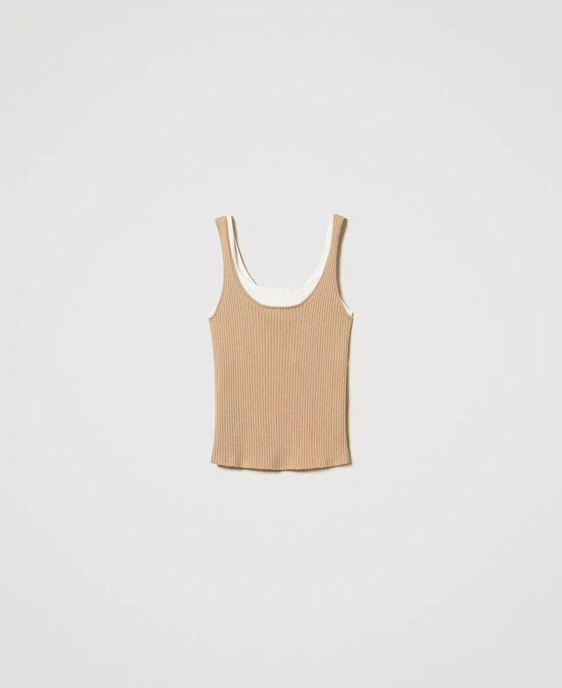 Figurbetontes Stricktop mit Trompe-l 'Œil-Effekt