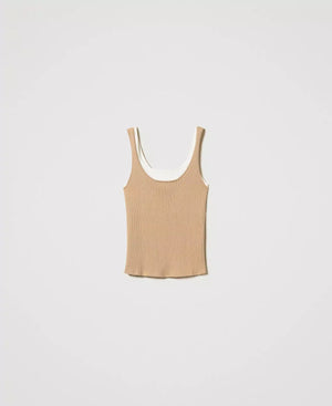 Figurbetontes Stricktop mit Trompe-l 'Œil-Effekt