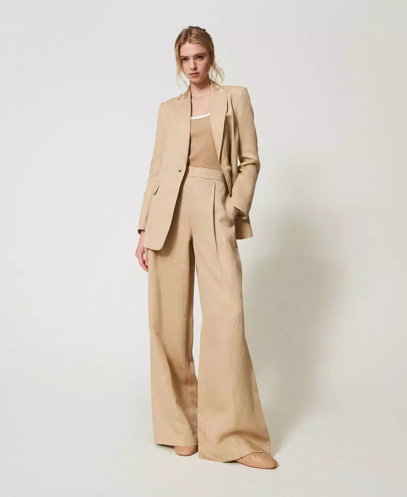 Figurbetontes Stricktop mit Trompe-l 'Œil-Effekt