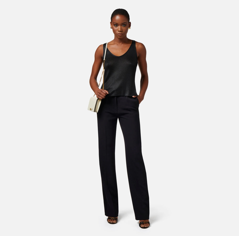 Gerade geschnittene Hose aus leichtem Crêpe mit Satinstreifen