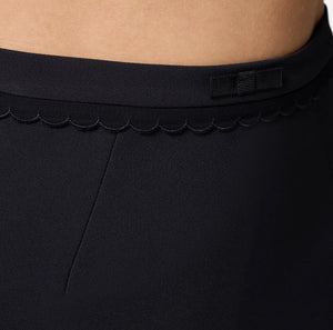 Rock aus doppellagigem Stretch-Crêpe-Stoff mit Schleife