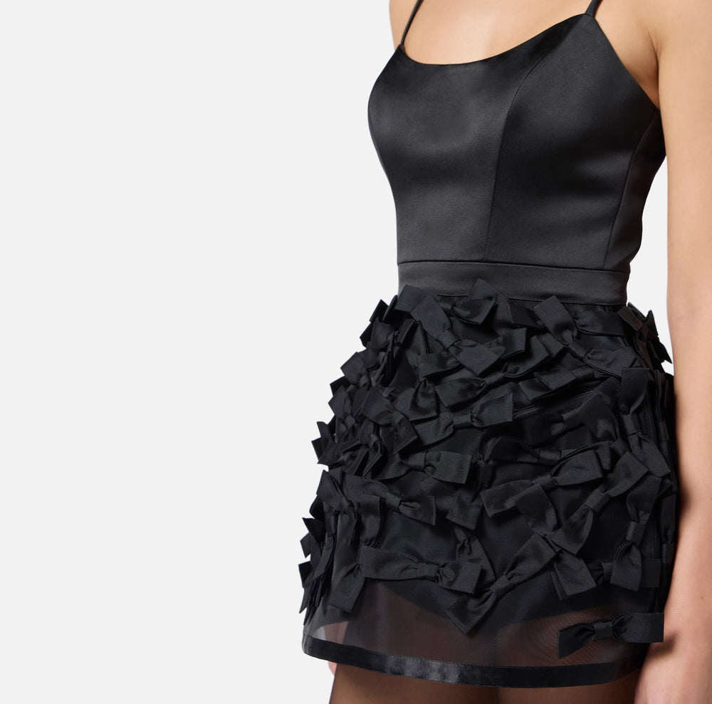 Kleid aus Duchesse mit Satin-Schleifen