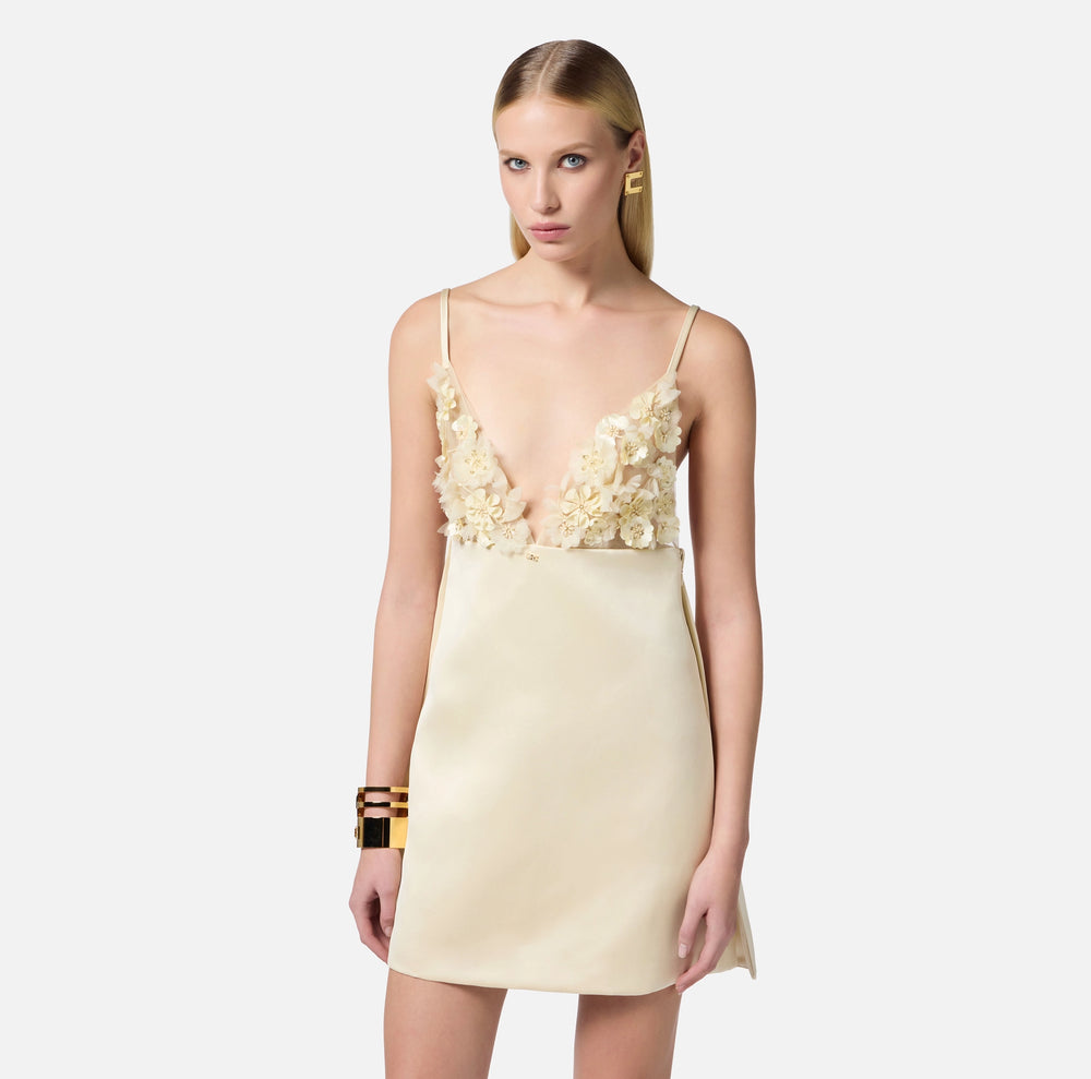 Kleid aus Duchesse mit 3D-Blumen