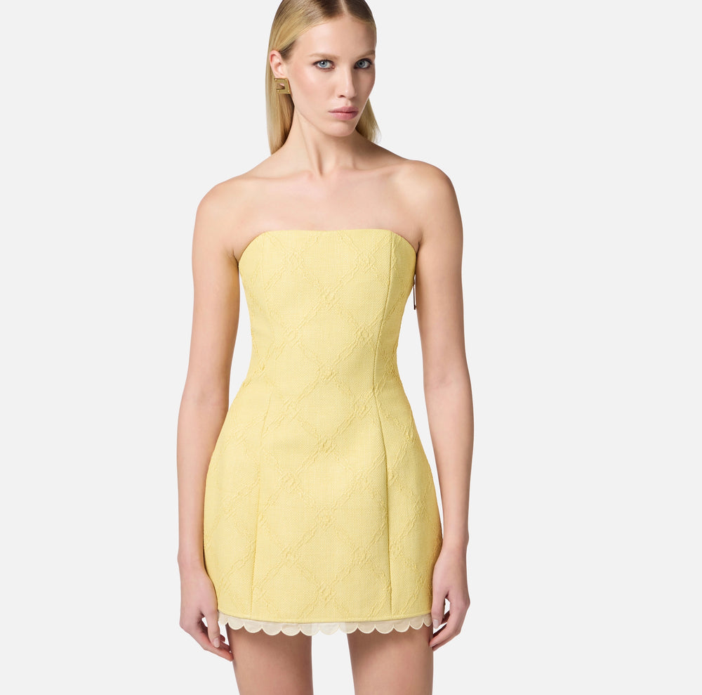 Kleid aus Raphia mit Kreuzschnürmotiv