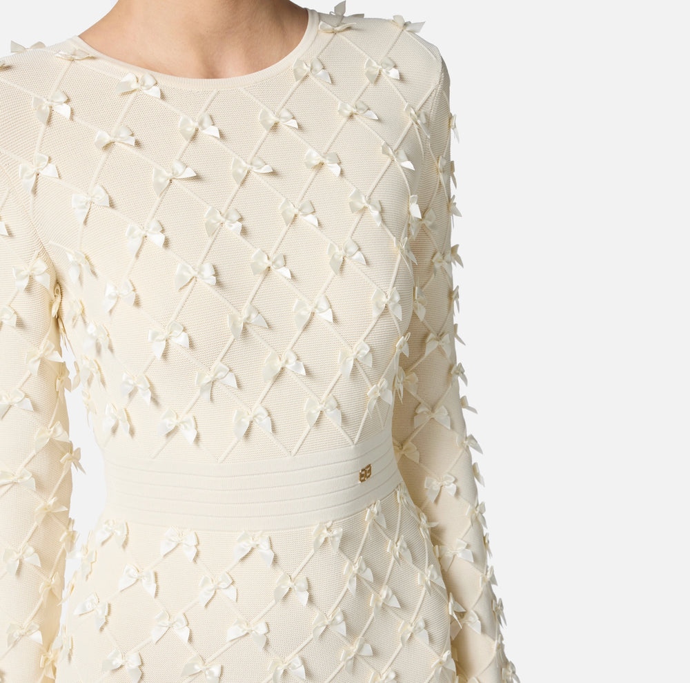 Kleid aus Stretch-Viskose mit Schleifen