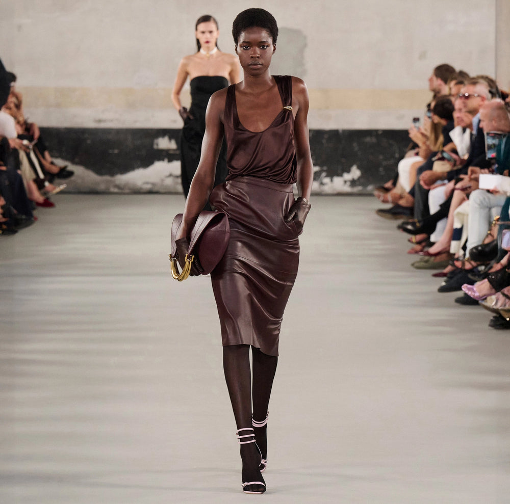 Top aus glänzendem Jersey mit Schmuck-Logo