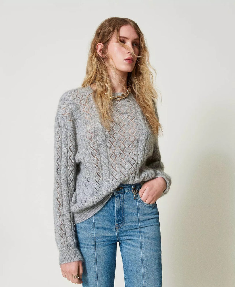 Pullover aus Mohairmischung mit Zöpfen und Cut-out