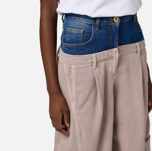 .Cargo-Hose aus Baumwolle mit Schößchen aus Denim