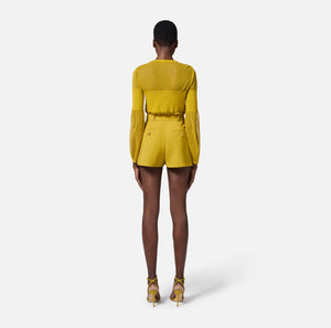 Shorts aus leichter Wolle mit kontrastierenden Ziernähten
