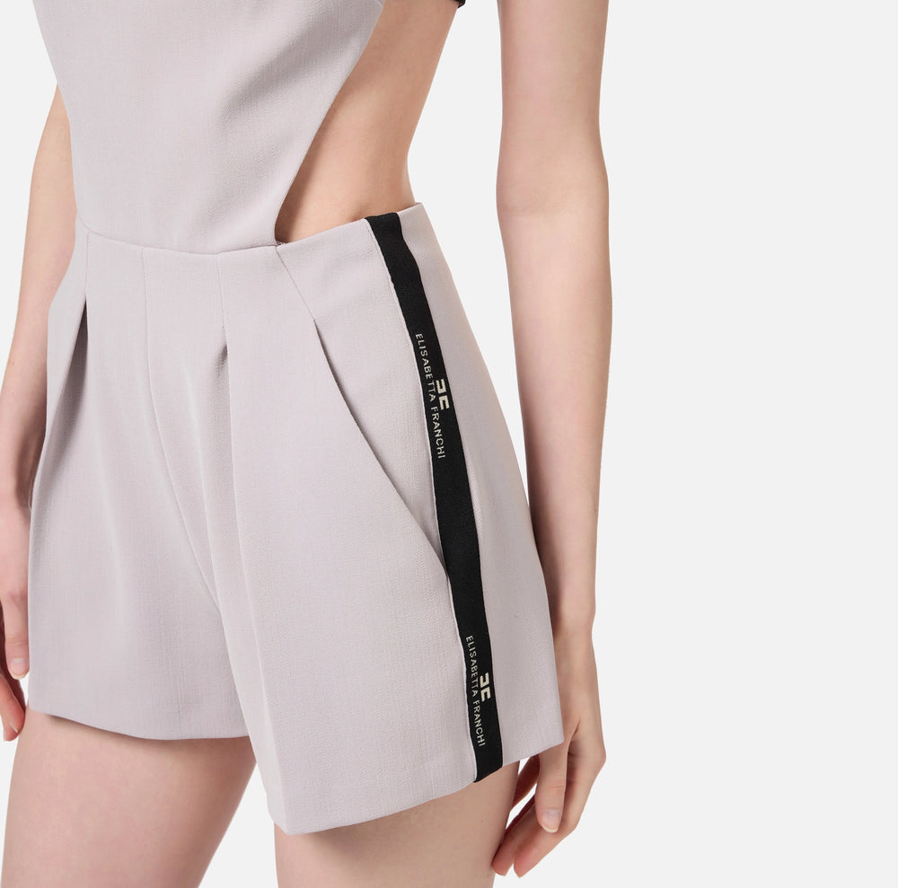 Kurzer Jumpsuit aus leichter Wolle mit elastischem Logo-Band