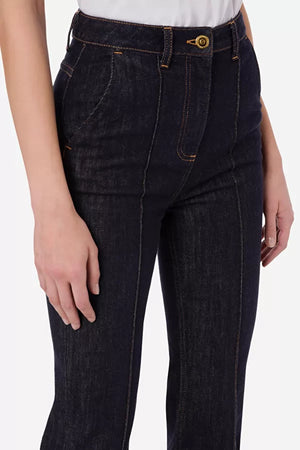 Hochgeschnittene Jeans mit Schlag