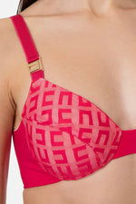 Top mit Cups aus Logo-Spitze